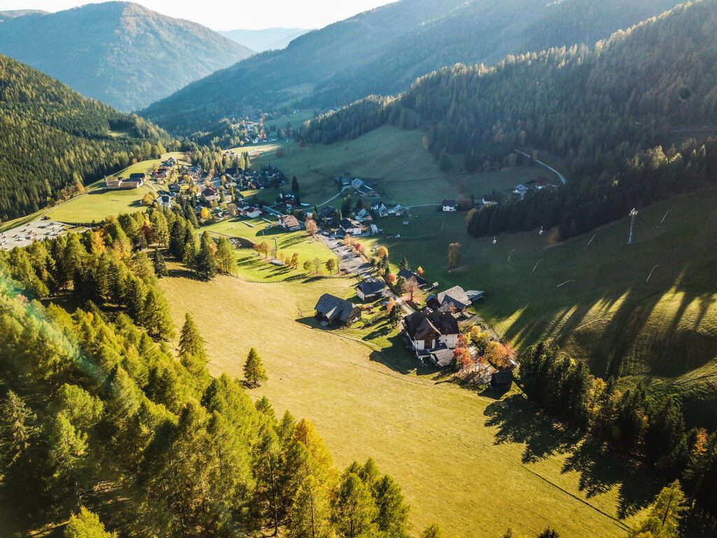 herbstlliches Lutbild von St. Oswald